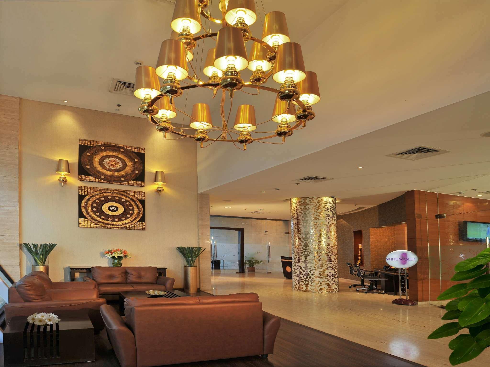 Majestic Court Sarovar Portico Navi Mumbai Extérieur photo