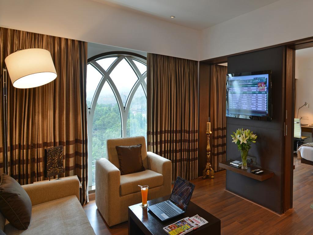 Majestic Court Sarovar Portico Navi Mumbai Extérieur photo
