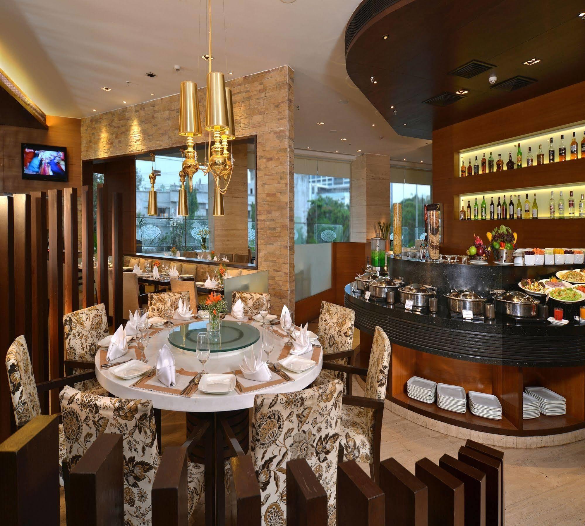 Majestic Court Sarovar Portico Navi Mumbai Extérieur photo