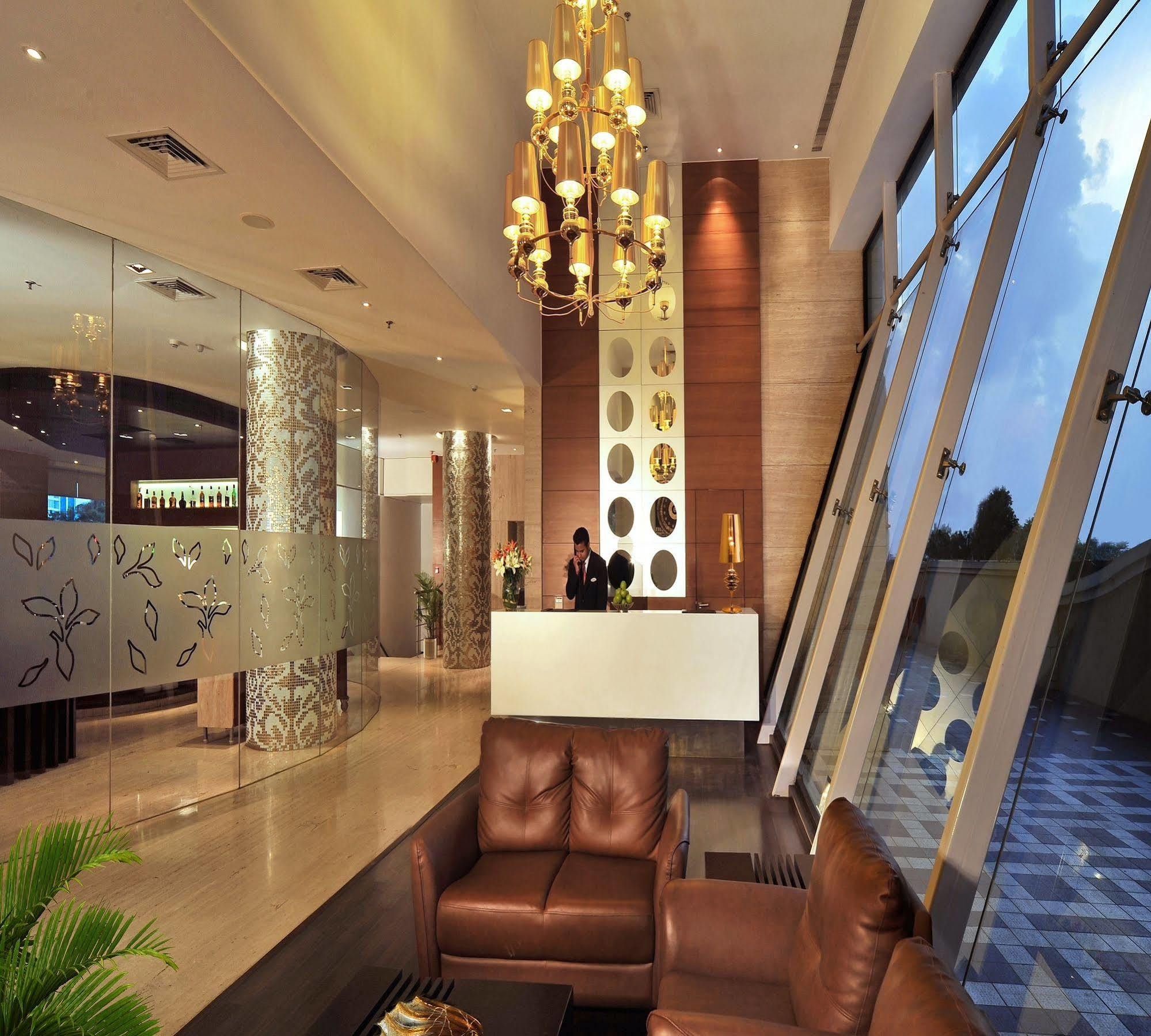 Majestic Court Sarovar Portico Navi Mumbai Extérieur photo