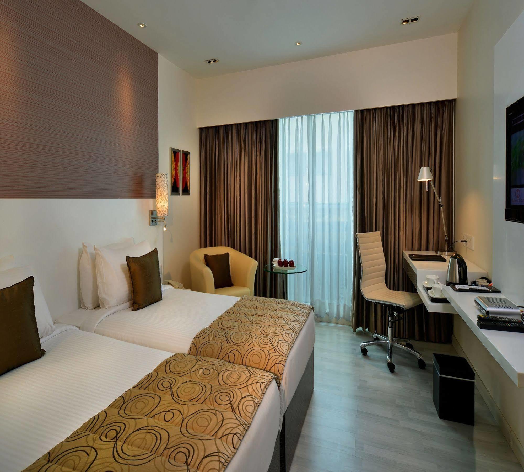 Majestic Court Sarovar Portico Navi Mumbai Extérieur photo