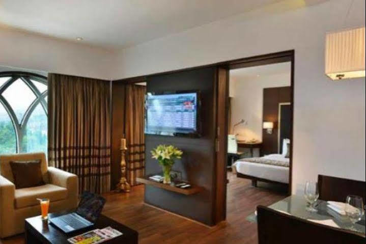 Majestic Court Sarovar Portico Navi Mumbai Extérieur photo